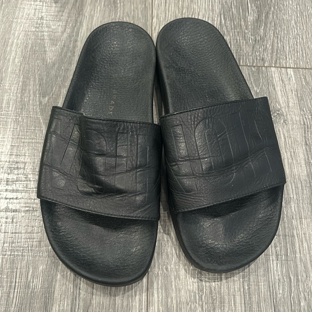 Noir leather upper slides